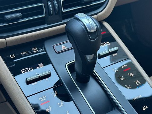 Certified 2023 Porsche Macan AWD/4WD image 22