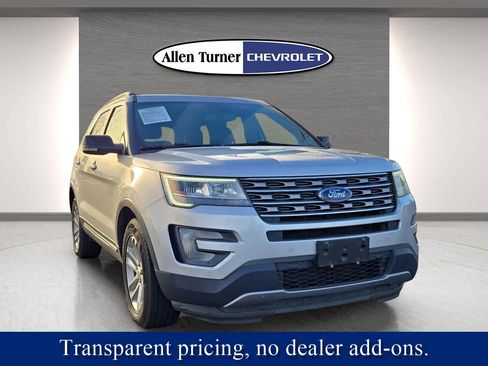 Used 2017 Ford Explorer XLT w/ Equipment Group 202A image 2