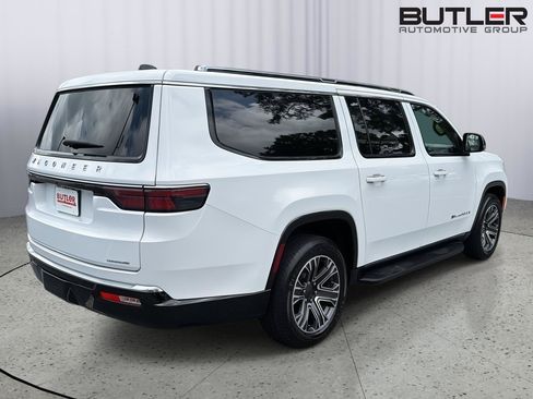 Used 2024 Jeep Wagoneer L Series II RWD image 6