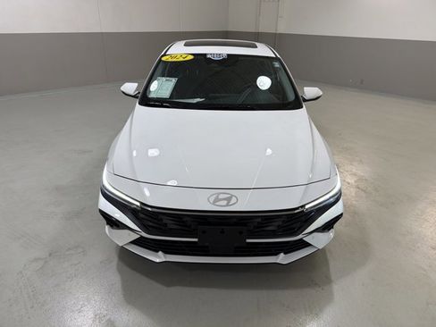 Used 2024 Hyundai Elantra Limited image 3