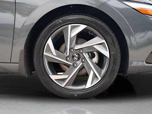 Certified 2024 Hyundai Elantra SEL w/ Convenience Package FWD image 9