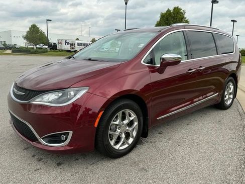 Used 2019 Chrysler Pacifica Limited FWD image 3