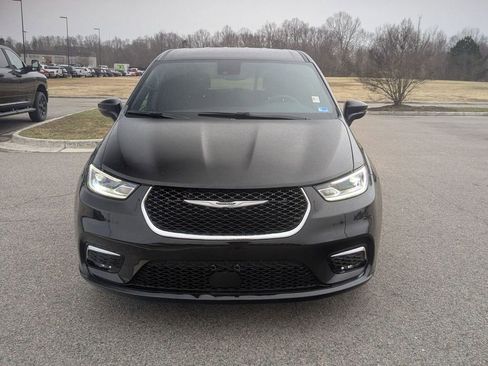 Used 2026 Chrysler Pacifica Select image 8