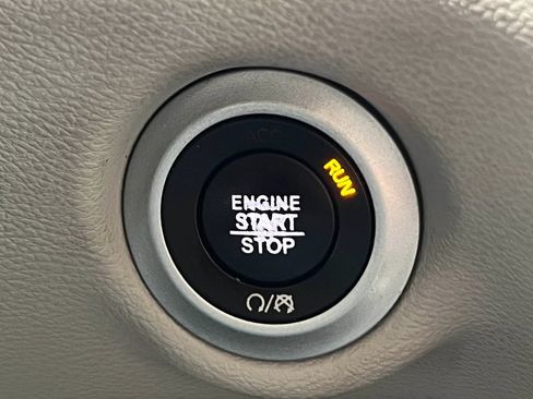Used 2019 Chrysler Pacifica Touring-L FWD image 21