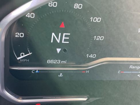 Used 2025 GMC Sierra 2500 AT4 image 31