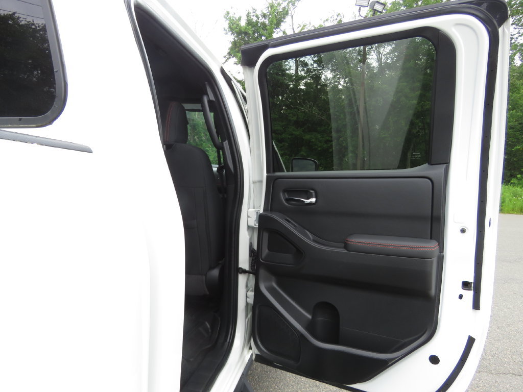 Used 2022 Nissan Frontier PRO-4X w/ Technology Package AWD/4WD image 14
