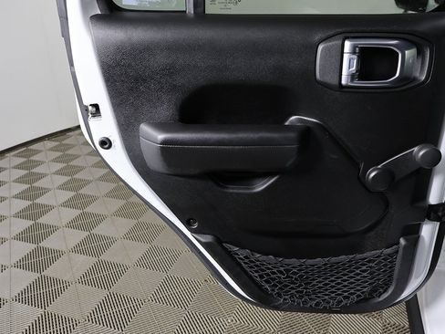 Used 2022 Jeep Wrangler Unlimited Sport image 19