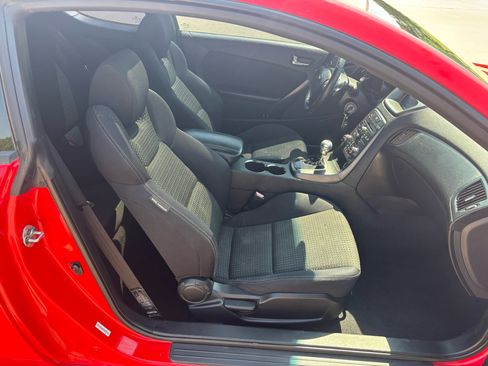 Used 2011 Hyundai Genesis 2.0T image 8