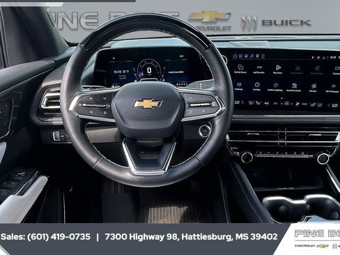 Used 2025 Chevrolet Traverse High Country FWD image 5