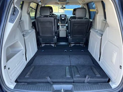 Used 2013 Chrysler Town & Country Touring-L w/ Entertainment Group #2 image 22