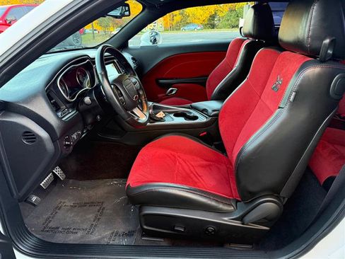 Used 2017 Dodge Challenger R/T Scat Pack w/ Leather Interior Group image 18