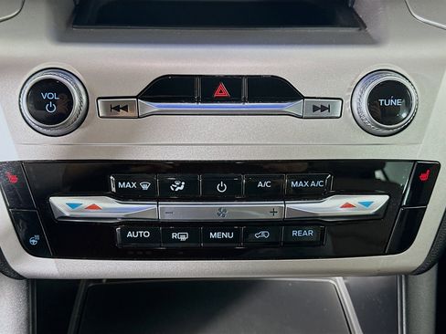 Used 2022 Ford Explorer XLT w/ Equipment Group 202A image 24