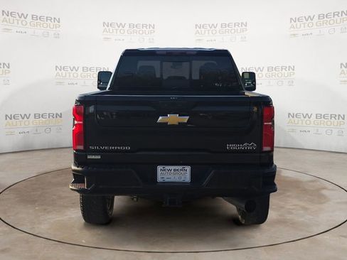 Used 2025 Chevrolet Silverado 2500 High Country w/ High Country Premium Package AWD/4WD image 4