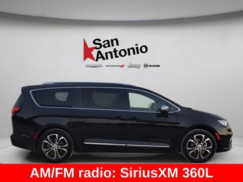 New 2026 Chrysler Pacifica Pinnacle image 9
