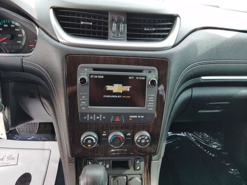 Used 2017 Chevrolet Traverse LT w/ Style and Technology Package FWD image 18