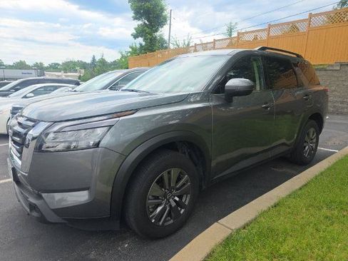 Certified 2025 Nissan Pathfinder SV FWD image 1