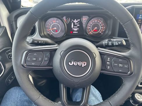 Used 2025 Jeep Wrangler Unlimited Sport AWD/4WD image 12