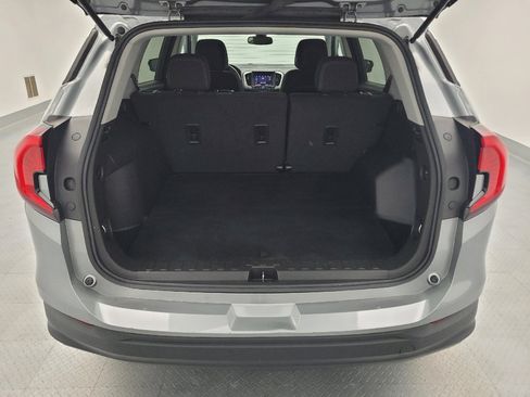 Used 2024 GMC Terrain SLE AWD/4WD image 29