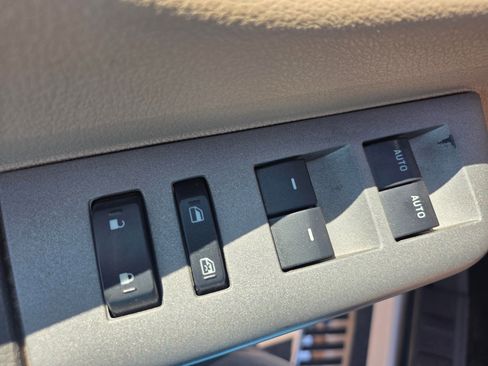 Used 2014 Ford F250 Lariat w/ Lariat Ultimate Package AWD/4WD image 23