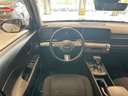 Used 2025 Hyundai Kona SEL AWD/4WD image 2