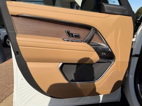 New 2026 Land Rover Range Rover Long Wheelbase SE AWD/4WD image 20