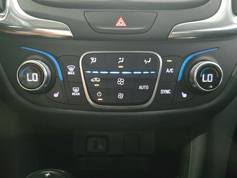Used 2018 Chevrolet Equinox LT FWD image 21