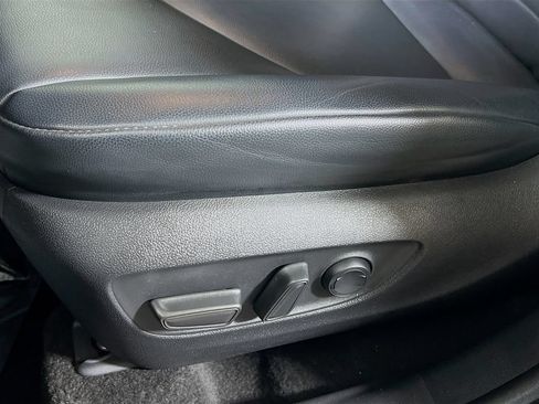 Used 2022 Toyota Highlander XLE AWD/4WD image 17