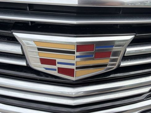 Used 2018 Cadillac XT5 Luxury w/ Driver Awareness Package FWD image 7