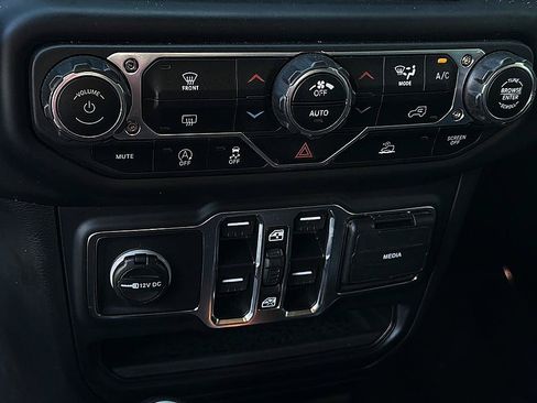 Used 2023 Jeep Wrangler Unlimited Sport AWD/4WD image 17