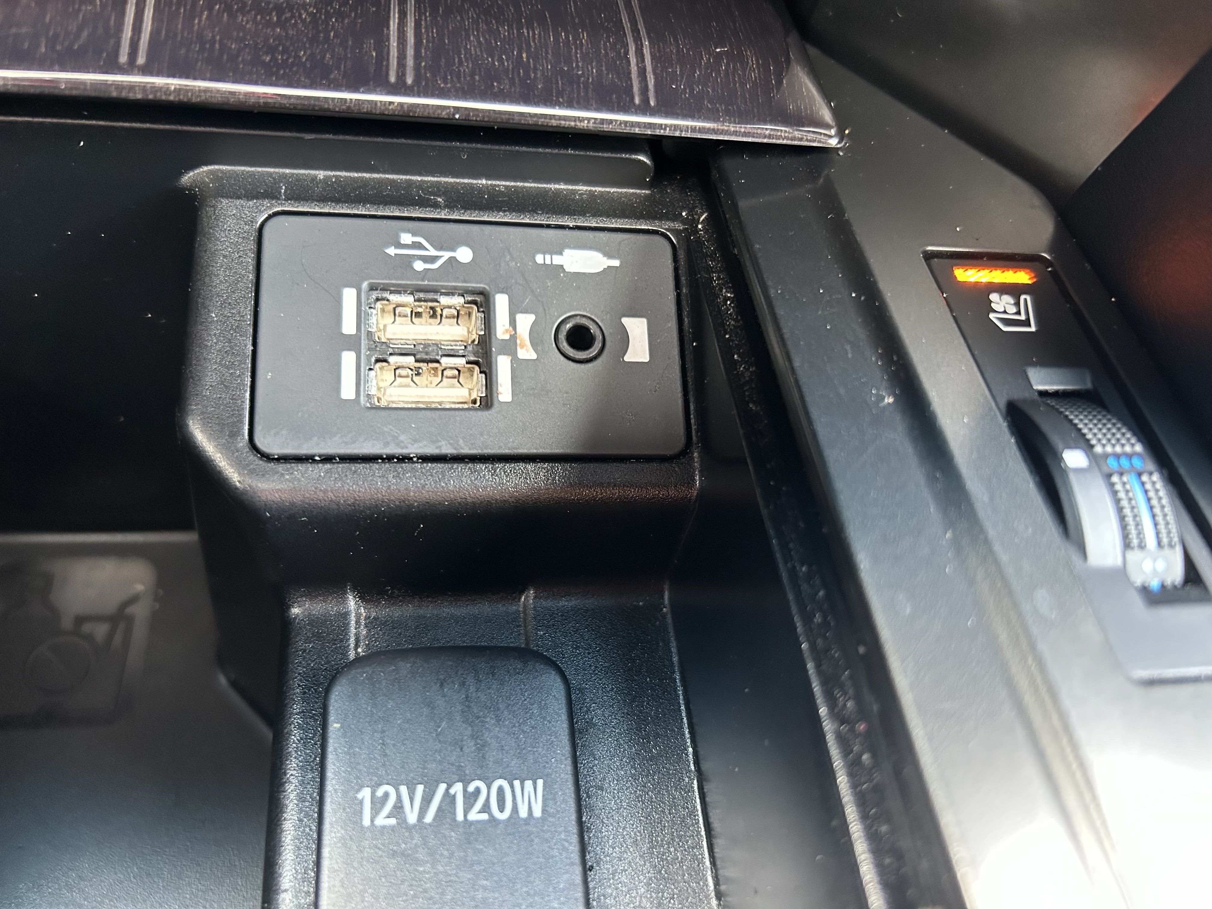 Used 2023 Lexus GX 460 Luxury w/ Sport Design Package AWD/4WD image 34