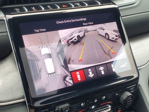 Used 2025 Jeep Grand Cherokee Limited w/ Luxury Tech Group II AWD/4WD image 19