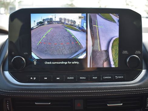 Used 2023 Nissan Rogue Platinum w/ Platinum Premium Package AWD/4WD image 41