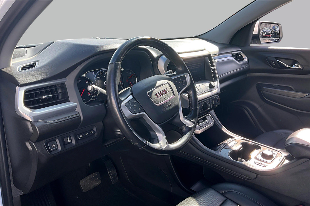 Used 2022 GMC Acadia SLT w/ Technology Package FWD image 16