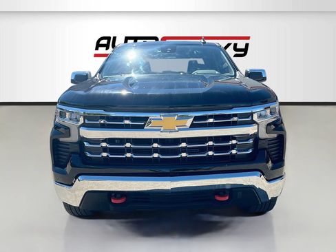 Used 2023 Chevrolet Silverado 1500 LT AWD/4WD image 2
