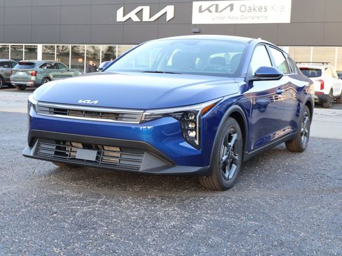 New 2025 Kia K4 LXS image 3