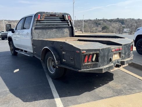 Used 2022 Chevrolet Silverado 3500 LT w/ Convenience Package image 3
