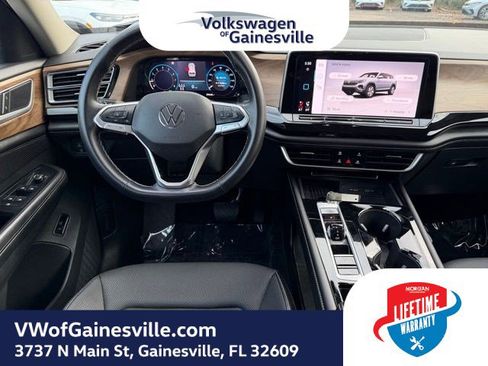 Used 2025 Volkswagen Atlas SE image 15