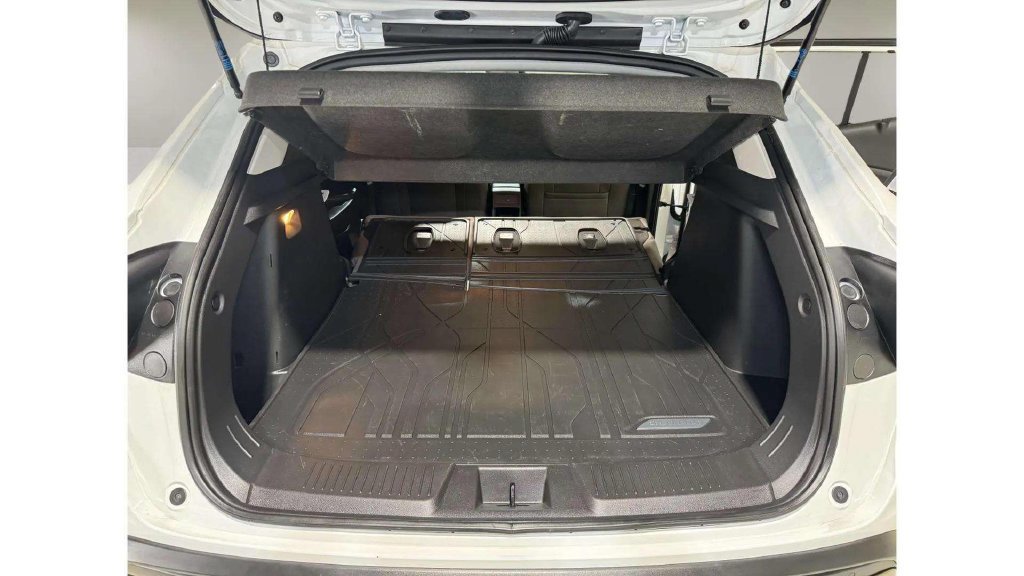 Used 2025 Chevrolet Trax ACTIV w/ Sunroof Package FWD image 29