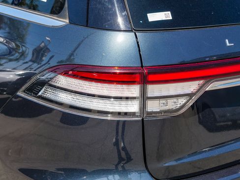 Used 2023 Lincoln Aviator Grand Touring w/ Elements Package Plus AWD/4WD image 5