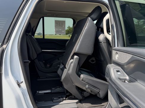 Used 2025 Lincoln Navigator L Reserve AWD/4WD image 30