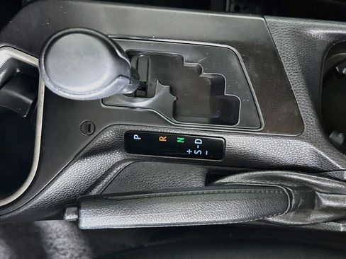 Used 2018 Toyota RAV4 LE FWD image 19
