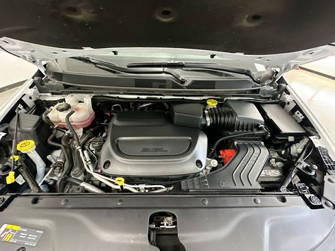 Used 2024 Chrysler Pacifica Touring-L FWD image 35