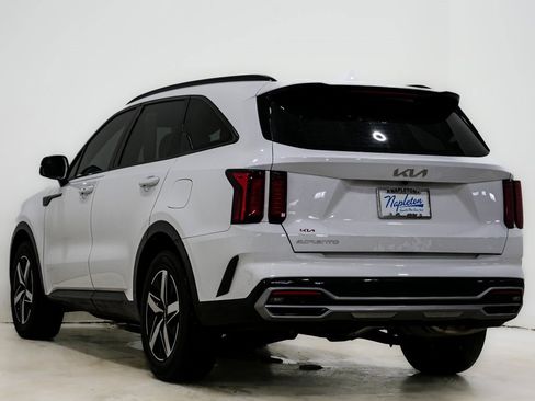 Used 2023 Kia Sorento S w/ Panoramic Sunroof Package image 9