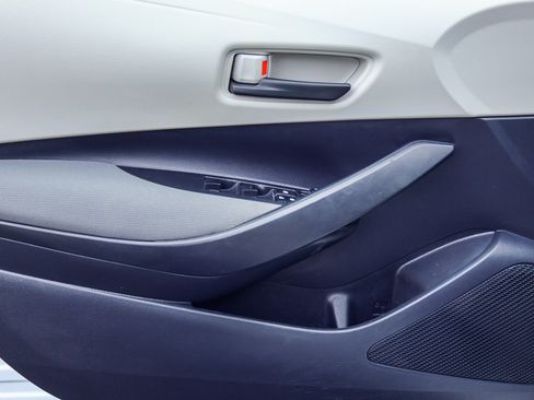 Used 2022 Toyota Corolla LE FWD image 9