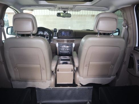 Used 2012 Volkswagen Routan SEL FWD image 29