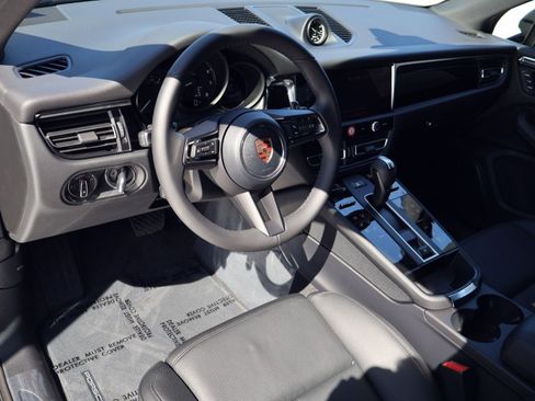New 2026 Porsche Macan image 4