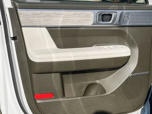 Certified 2025 Hyundai Santa Fe Calligraphy FWD image 24