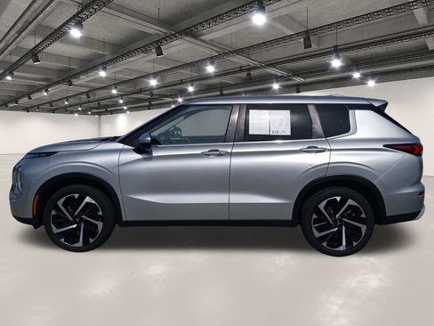 Used 2022 Mitsubishi Outlander SE image 13