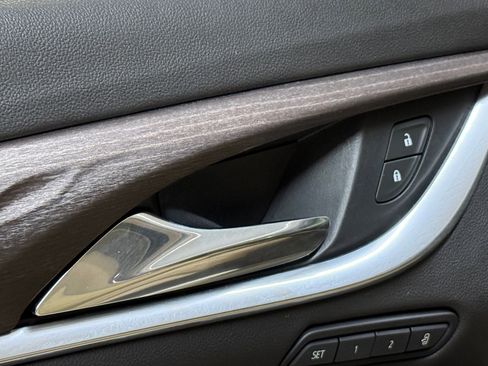 Used 2023 Buick Enclave Avenir image 22