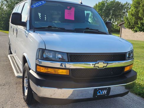 Used 2023 Chevrolet Express 2500 w/ Driver Convenience Package image 6